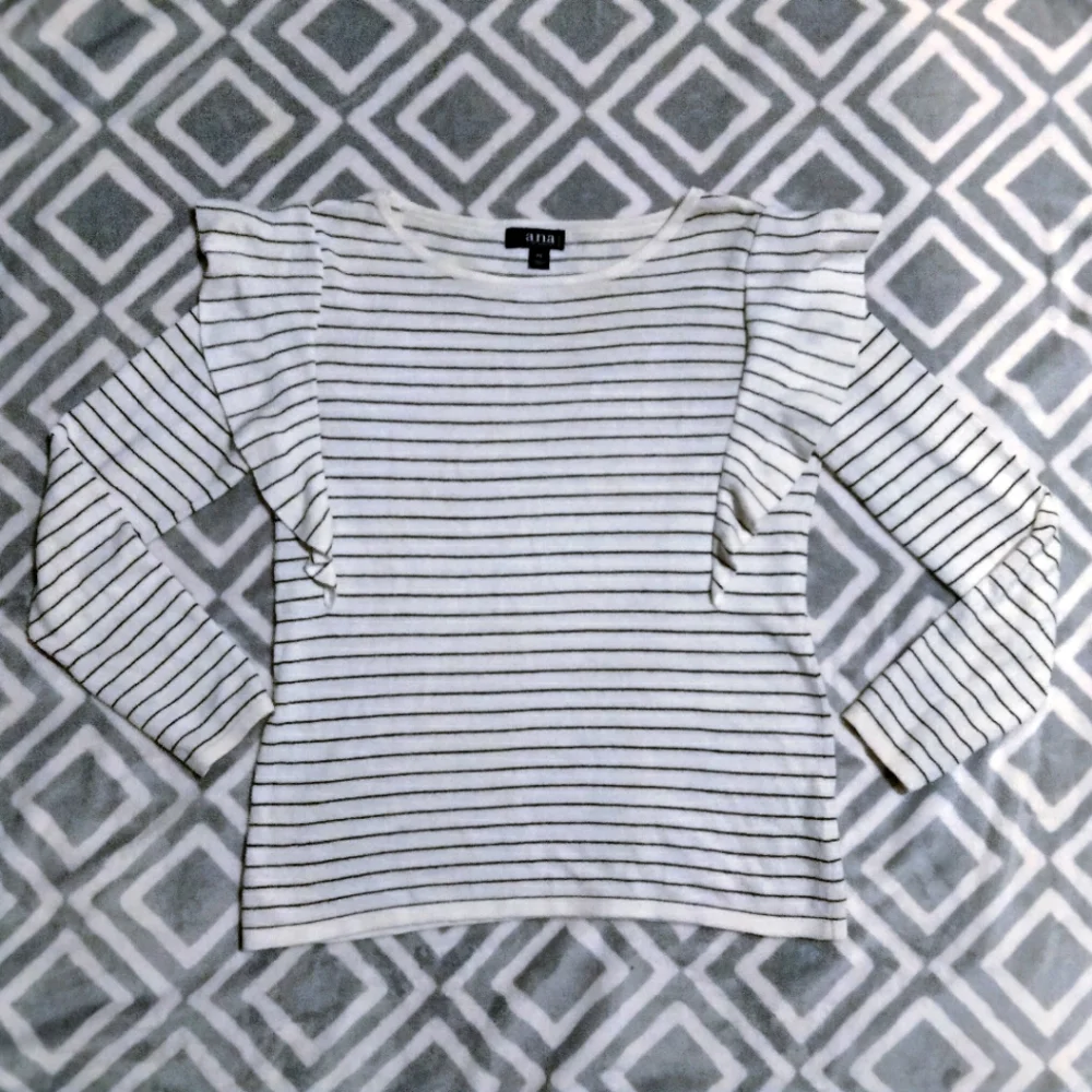 A.n.a Ruffle Shoulder Sweater PS - Picture 1 of 4